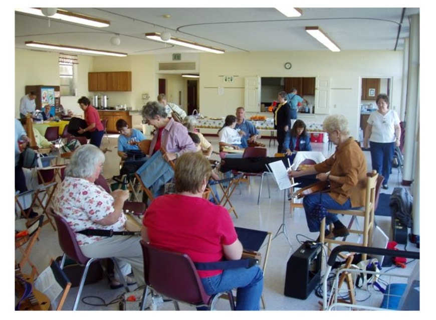 Dana teaching a dulcimer workshop